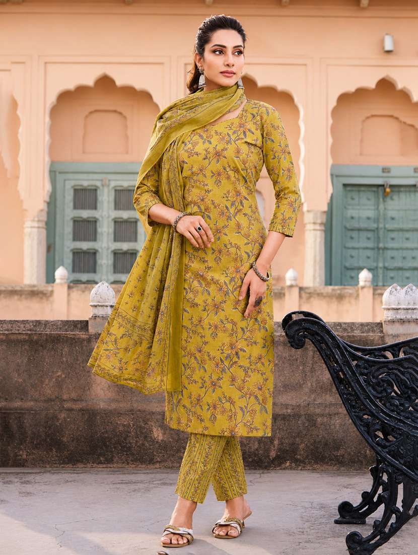 women printed three quarter sleeve kurta pant with dupatta set