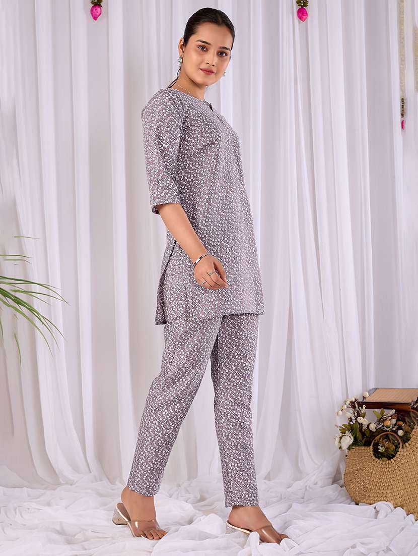 women printed three quarter sleeves ethnic co-ord set - 22640378 -  Standard Image - 3