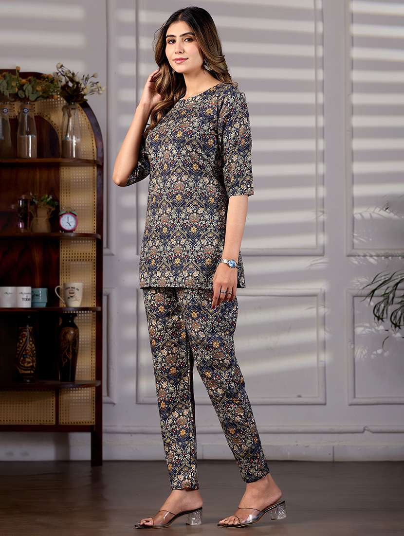women printed three quarter sleeves ethnic co-ord set - 22640381 -  Standard Image - 3