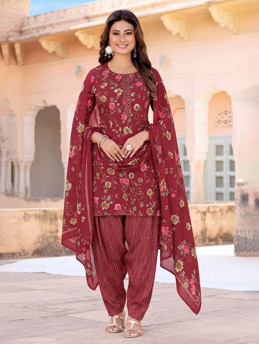 women printed three quarter sleeve kurta pant with dupatta set