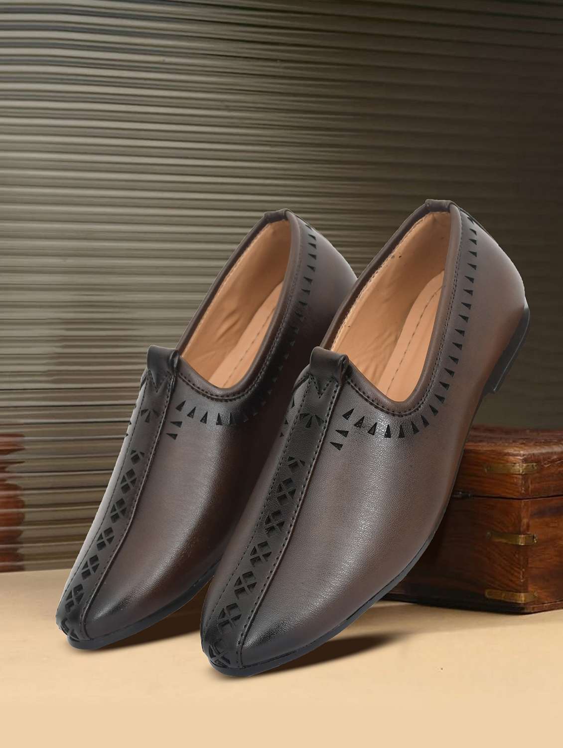 men cutwork slip on mojari