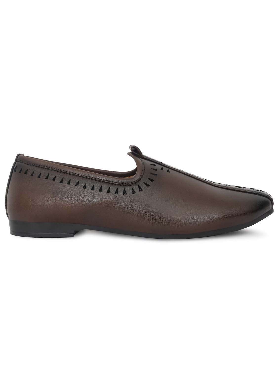 Men Cutwork Slip On Mojari - 22642833 -  Standard Image - 3