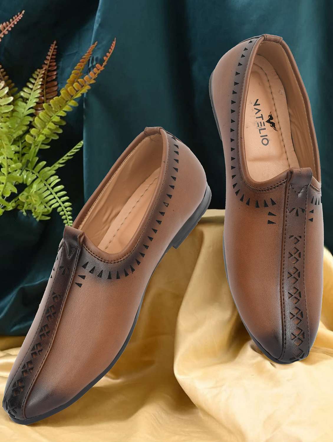 men cutwork slip on mojari