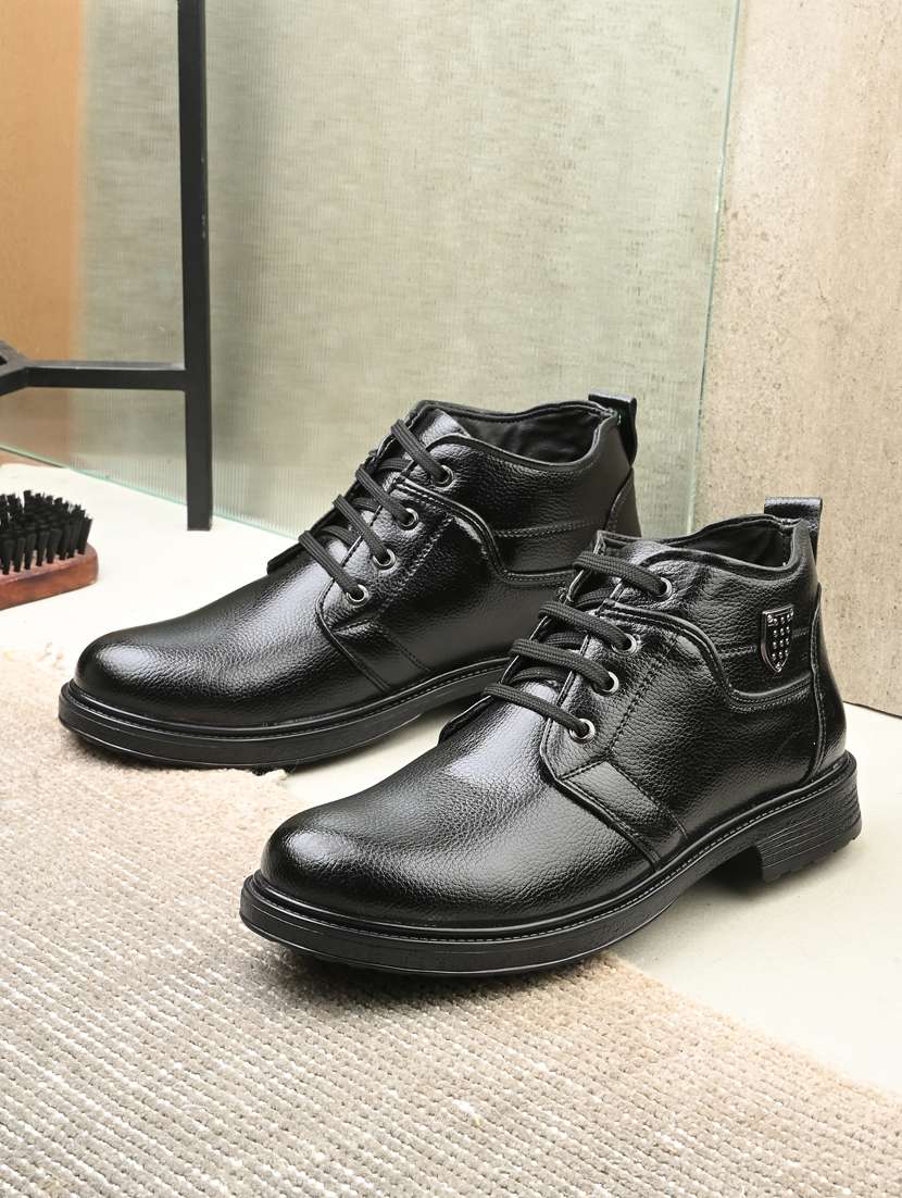 men black lace up hiking boots 