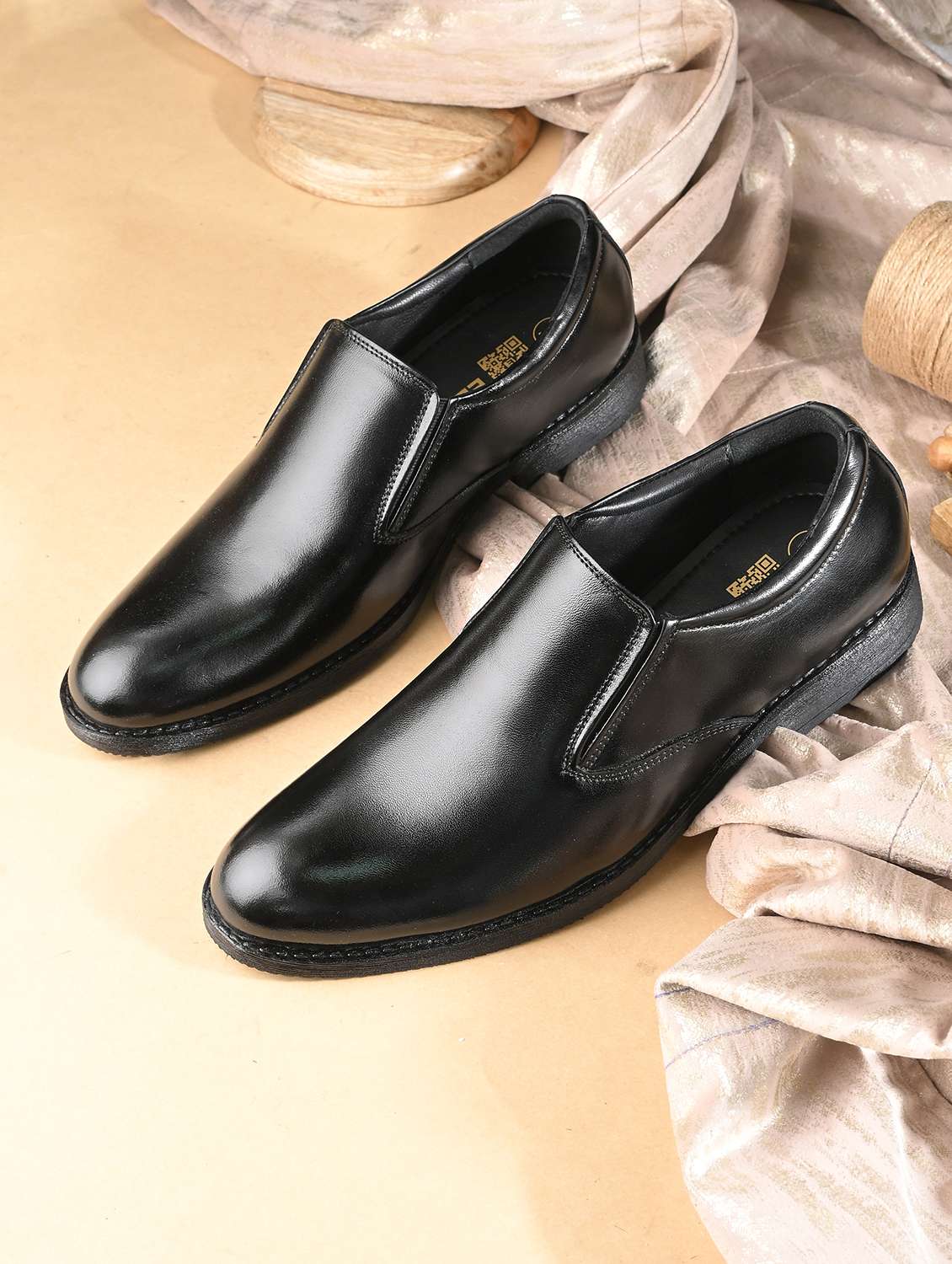 men solid slip on formal shoes