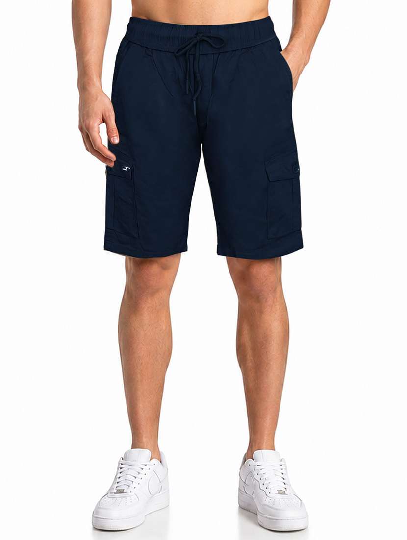 men solid mid rise regular fit cargo shorts