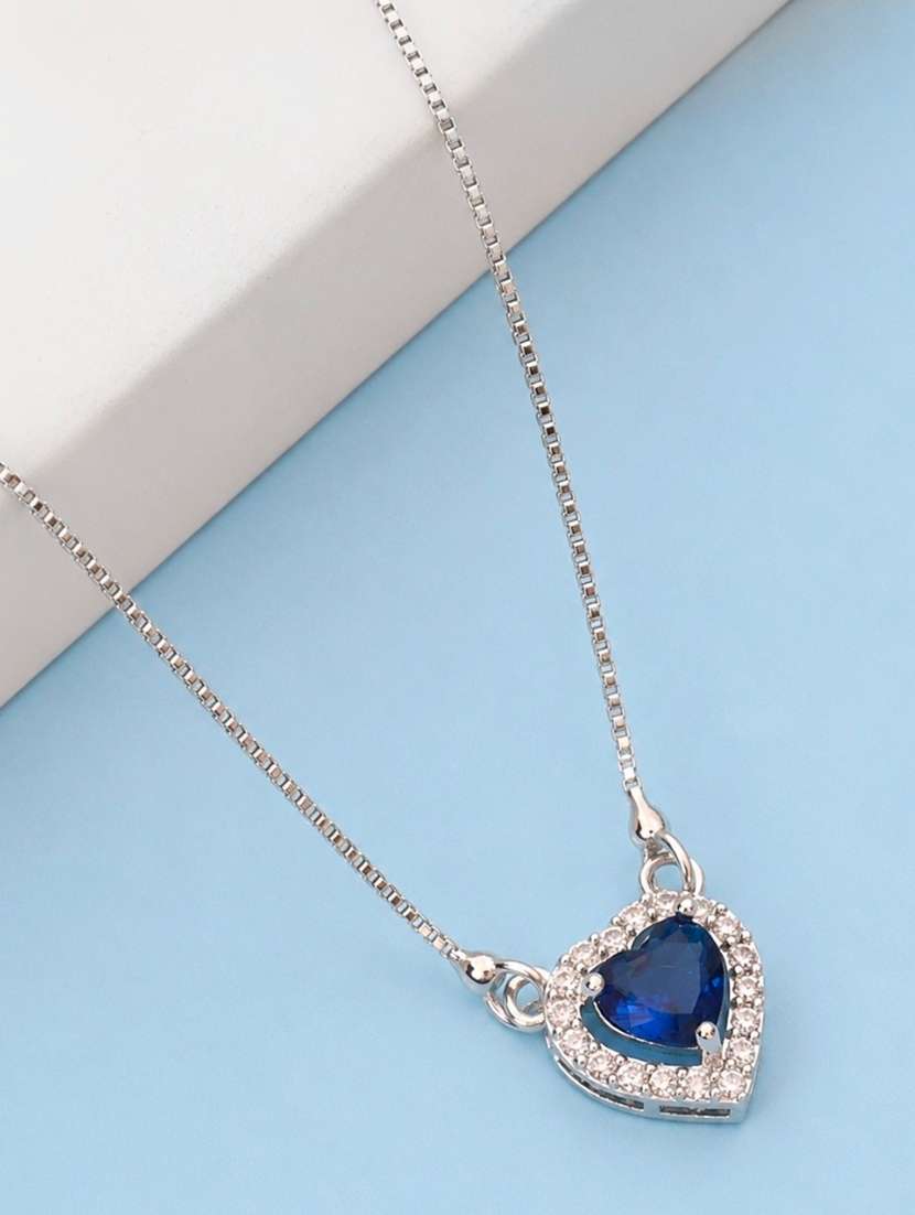 women heart-shaped crystal pendant