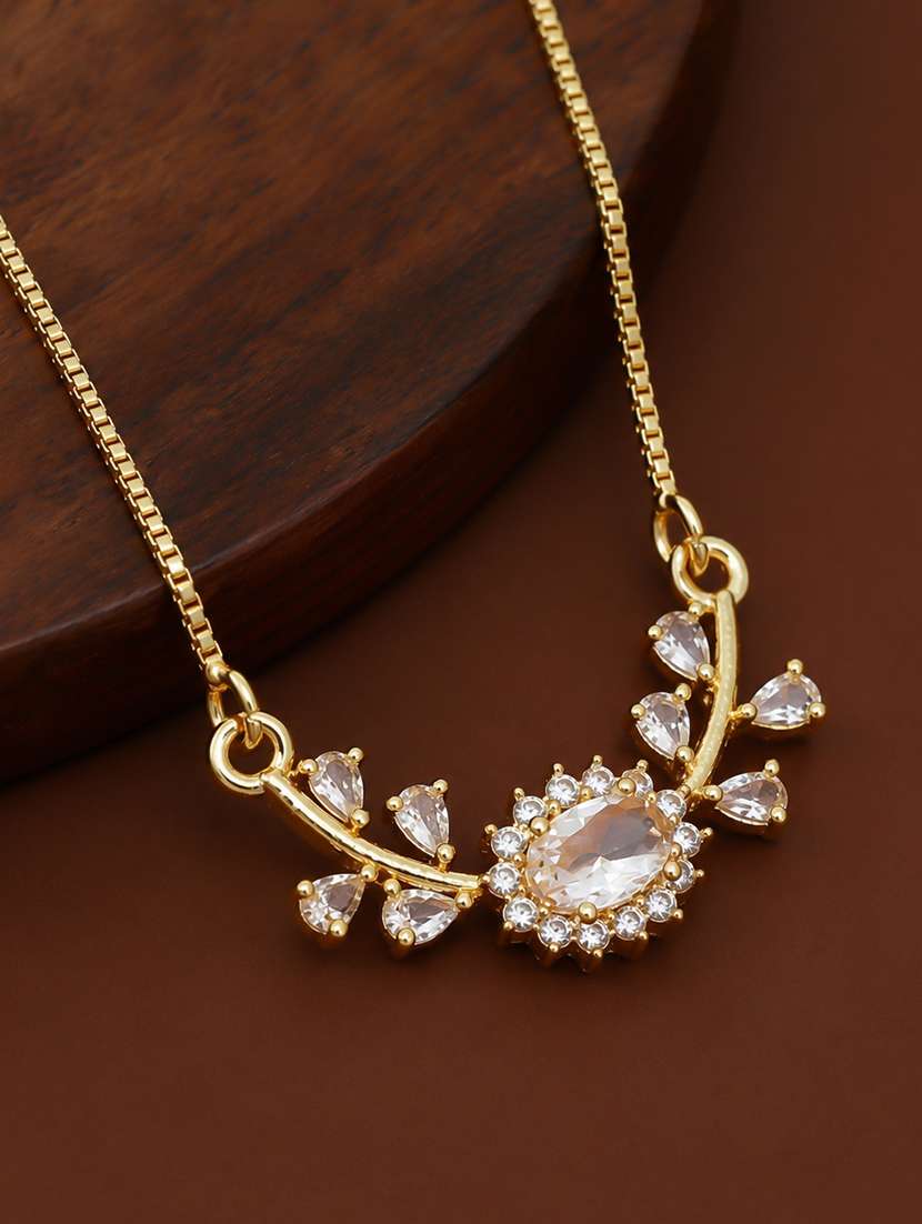 women elegant oval crystal  pendant 