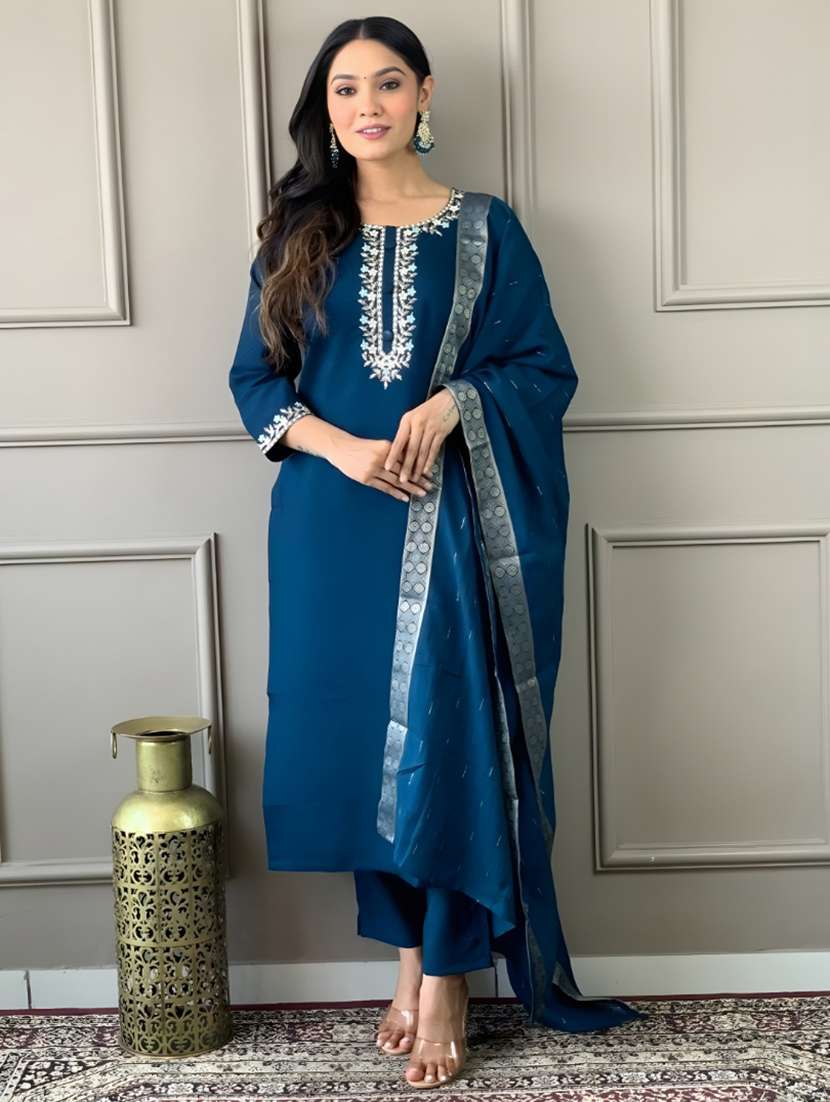 women embroidered three quarter sleeves kurta pant set with dupatta
