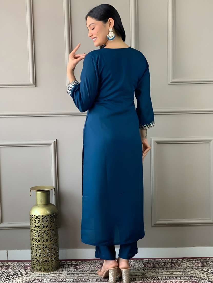Women Embroidered Three Quarter Sleeves Kurta Pant Set With Dupatta - 22658834 -  Standard Image - 3