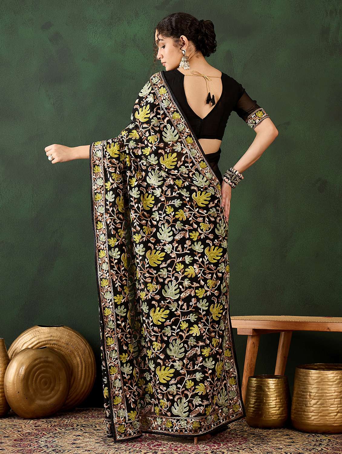 Women Solid With Work Embroidered Saree With Blouse - 22660551 -  Standard Image - 3