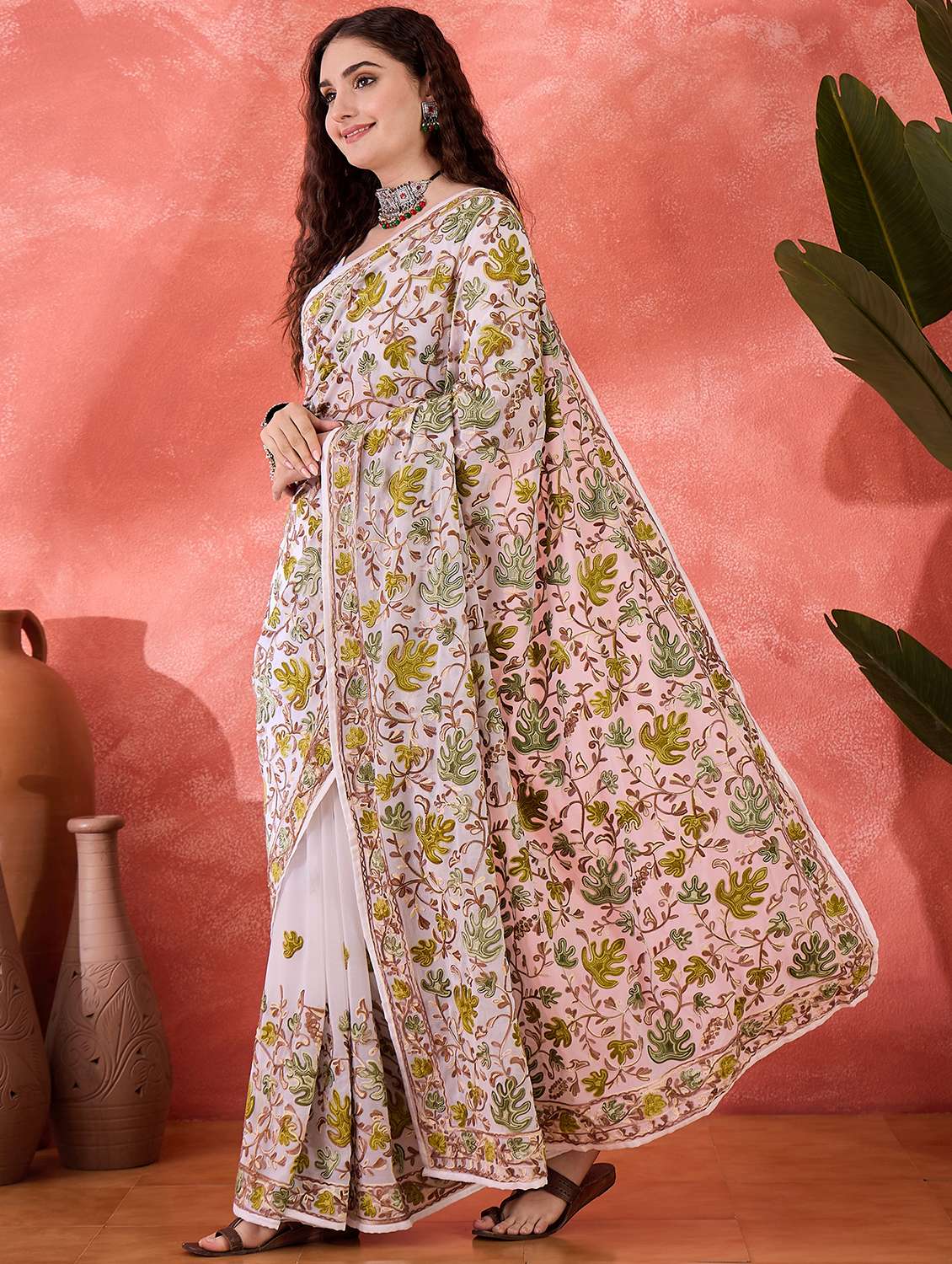 Women Solid With Work Embroidered Saree With Blouse - 22660554 -  Standard Image - 3