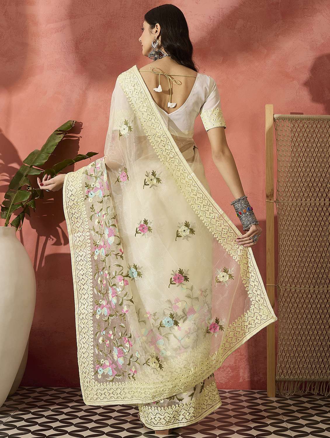 Women Solid With Work Embroidered Saree With Blouse - 22660650 -  Standard Image - 3