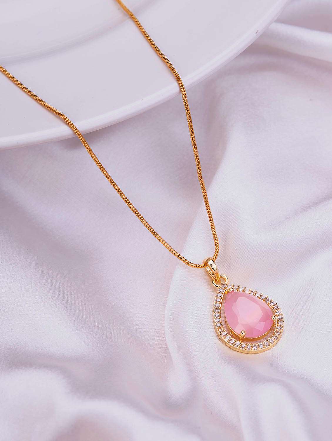 oval shape gold plated pendant with chain