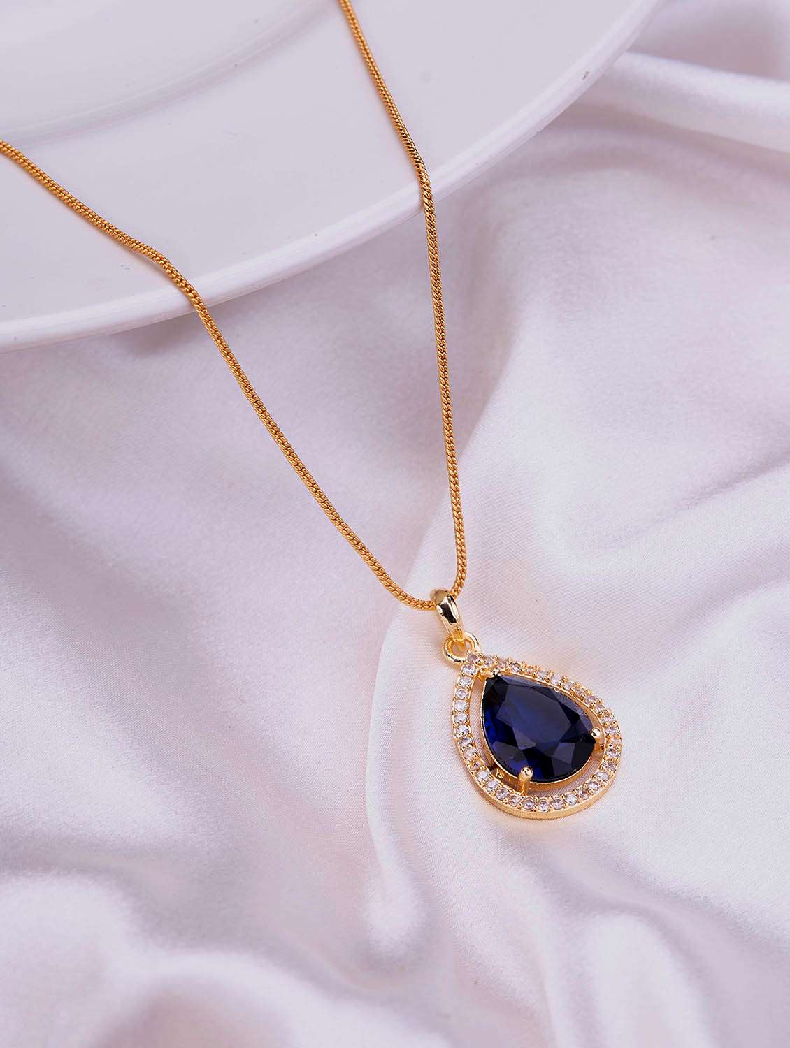 oval shape gold plated pendant with chain