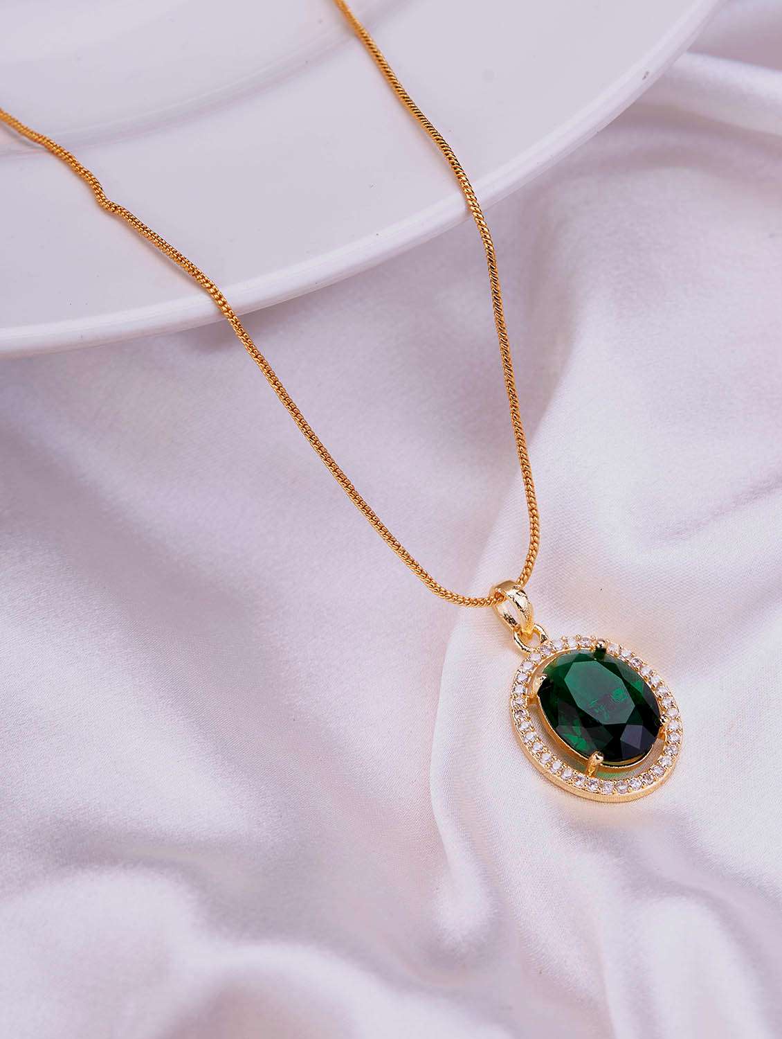 oval halo design gold plated pendant with chain