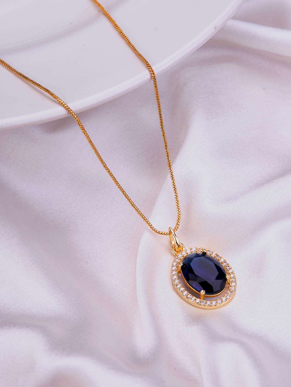 oval halo design gold plated pendant with chain