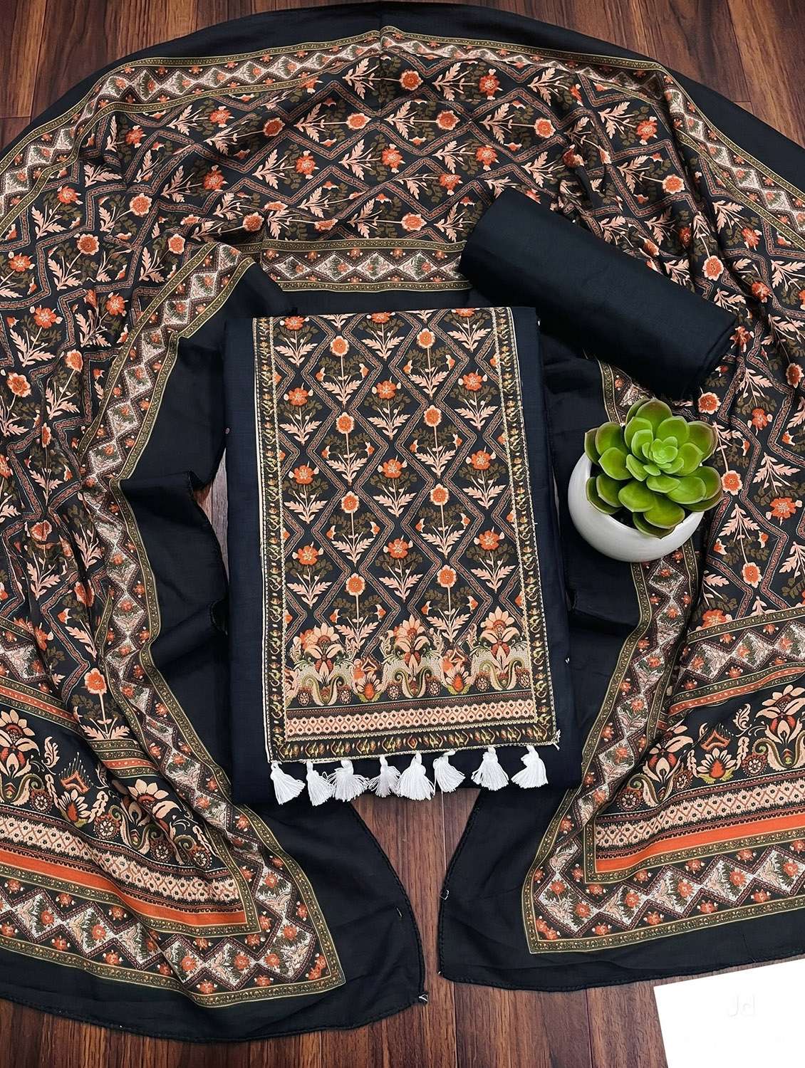 women printed unstitched suit set