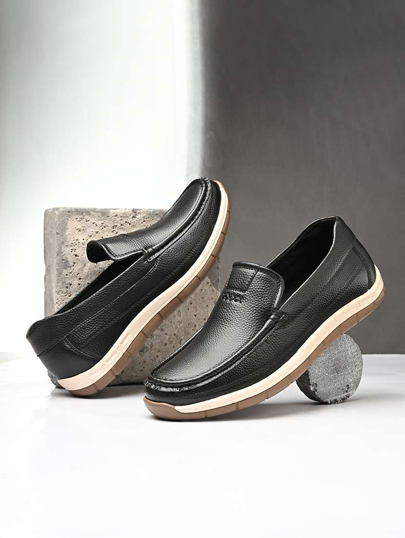 men solid slip on casual shoes