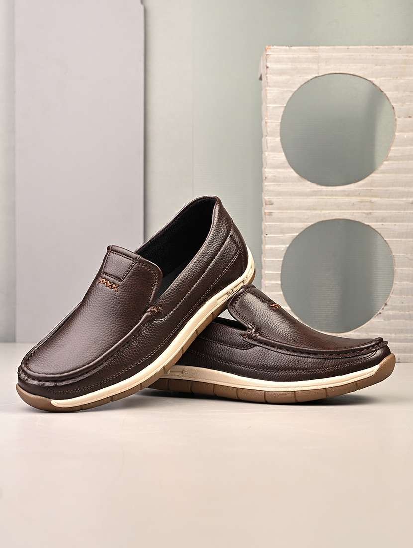 men solid slip on casual shoes