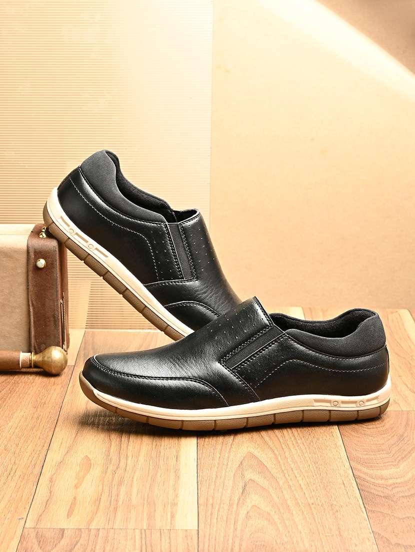 men solid slip on casual shoes
