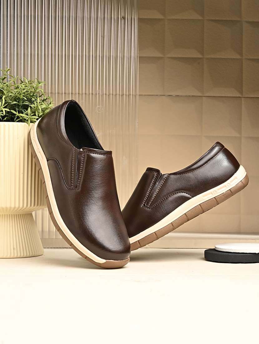 men solid slip on casual shoes
