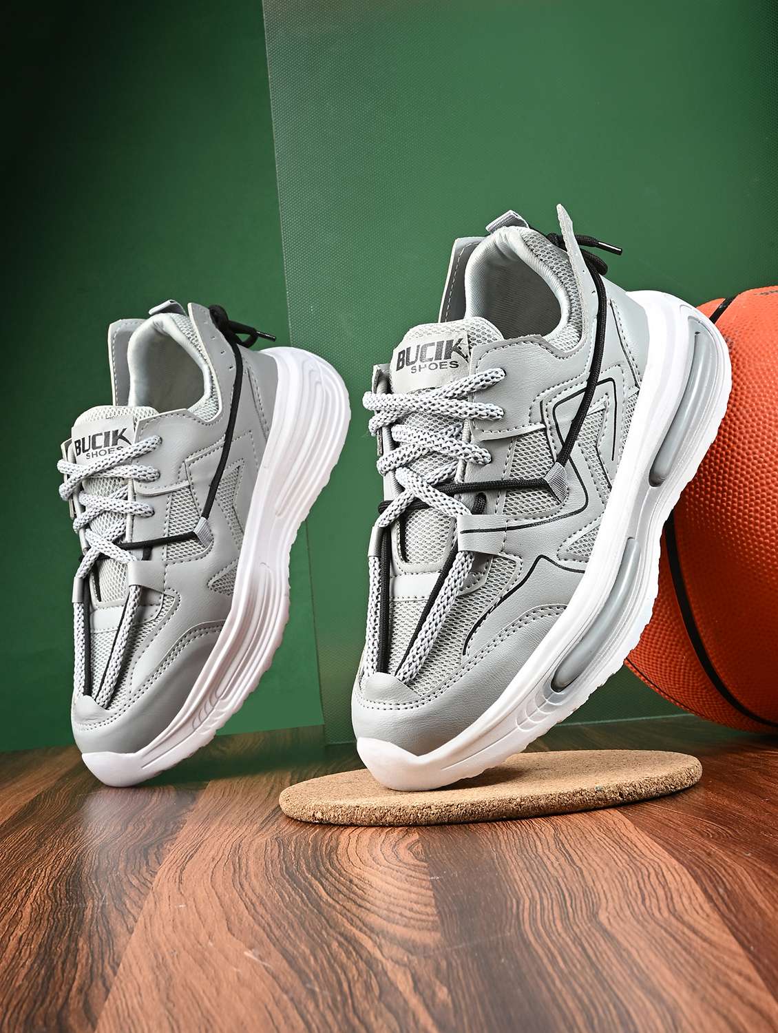 men textured lace up sneaker