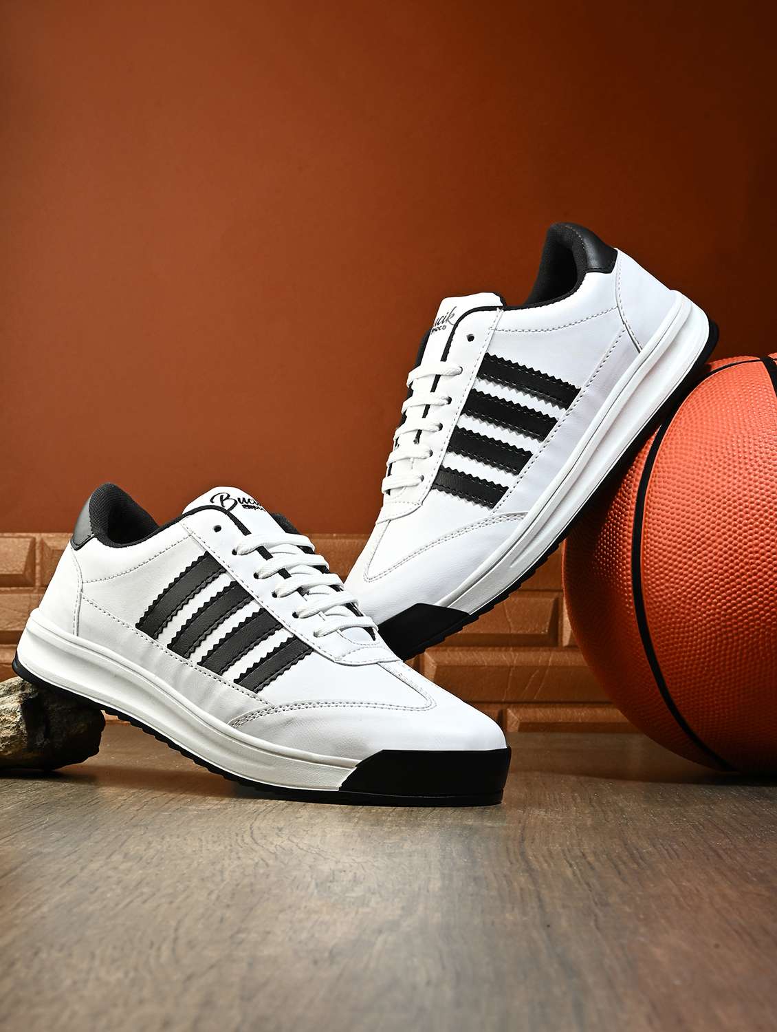 men striped lace up sneaker