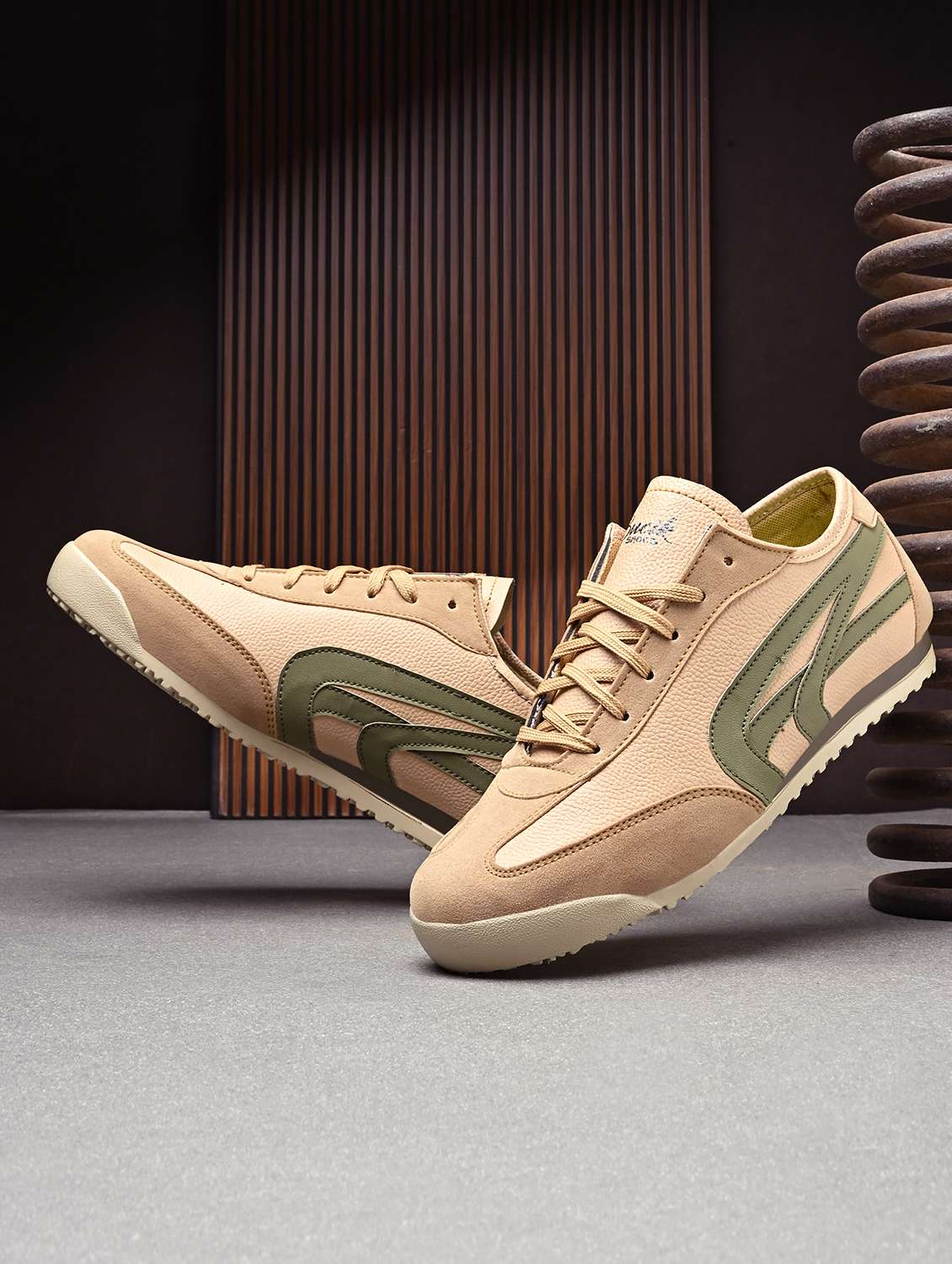 men colourblocked lace up sneaker