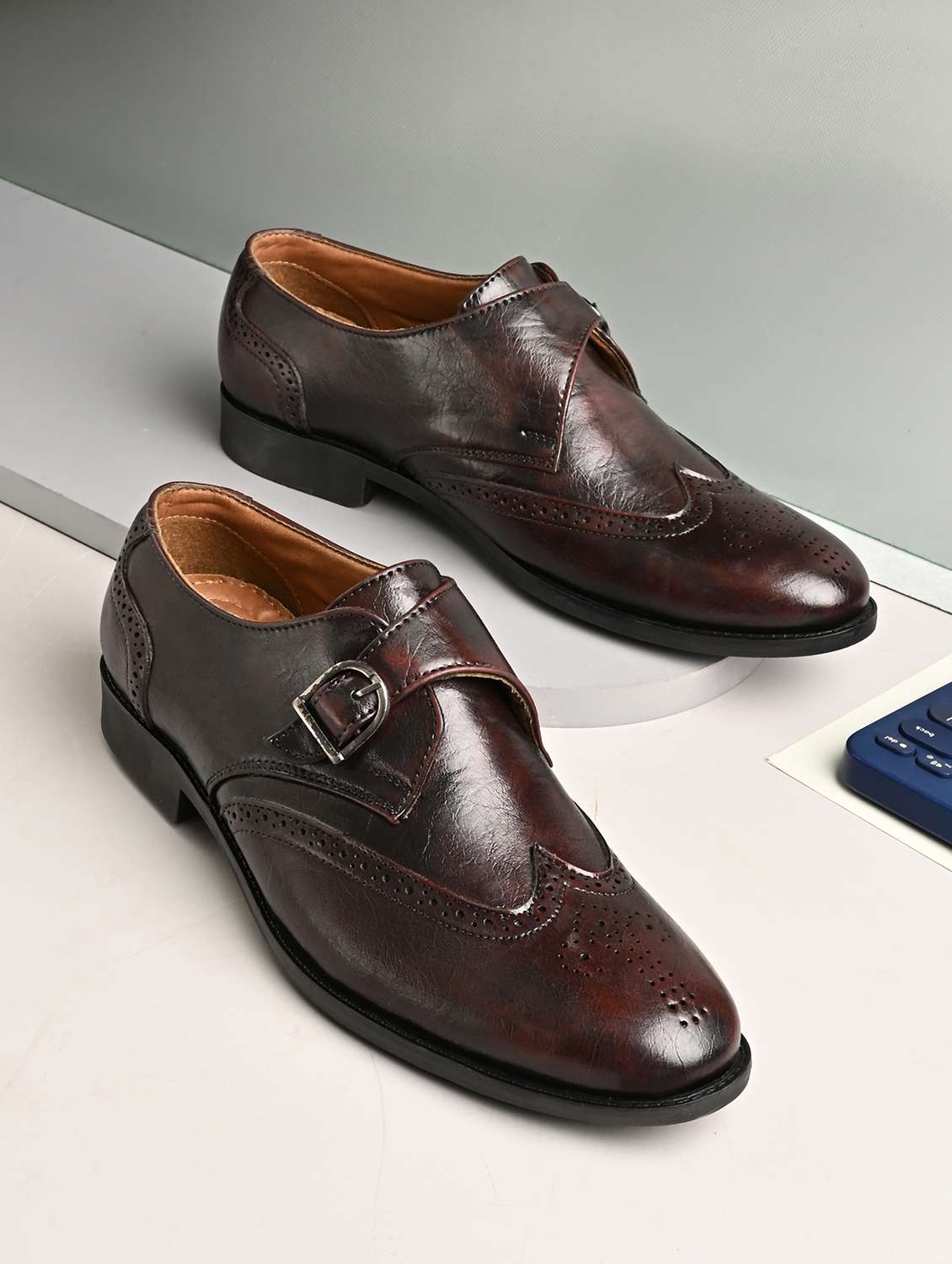 men textured slip on brouges shoes