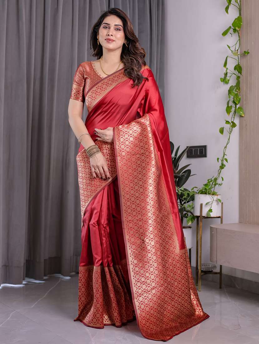 women solid with bordered saree with blouse