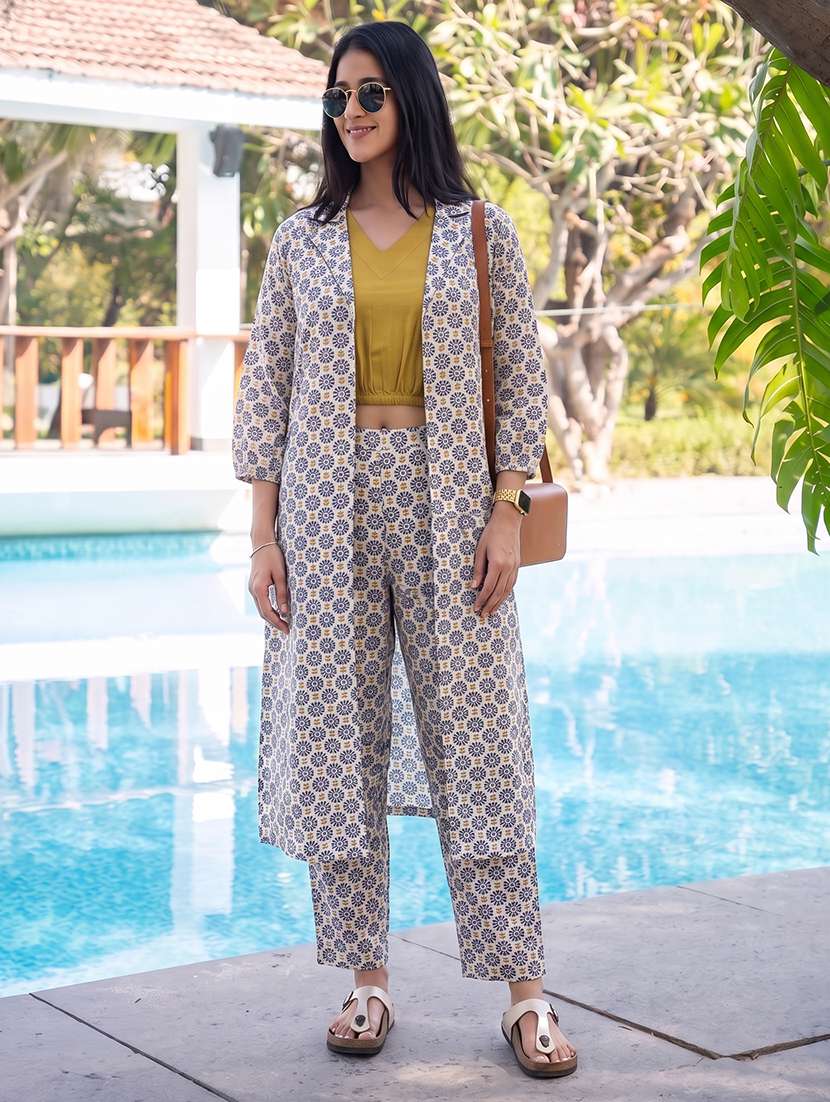 women printed three quarter sleeves top pant and shrug co-ord set