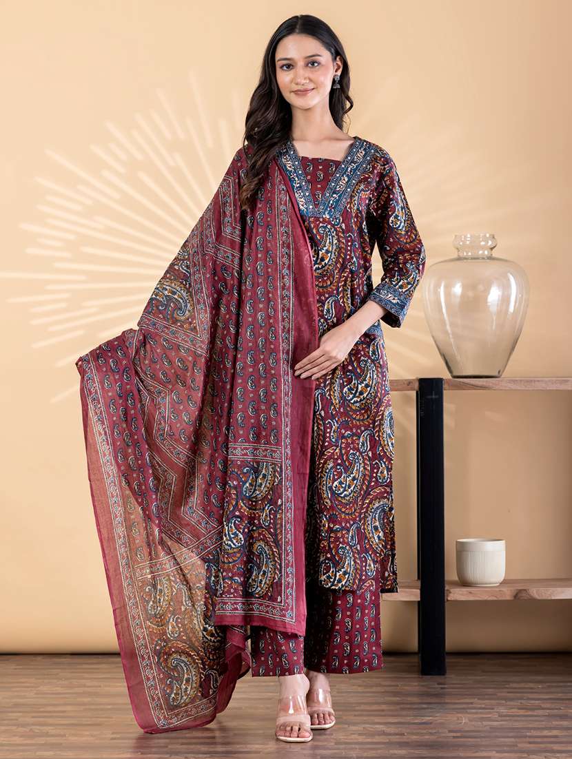women printed three quarter sleeves kurta pant set with dupatta