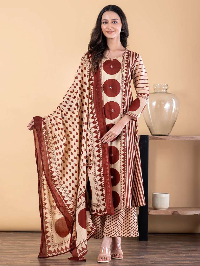 women printed three quarter sleeves kurta pant set with dupatta
