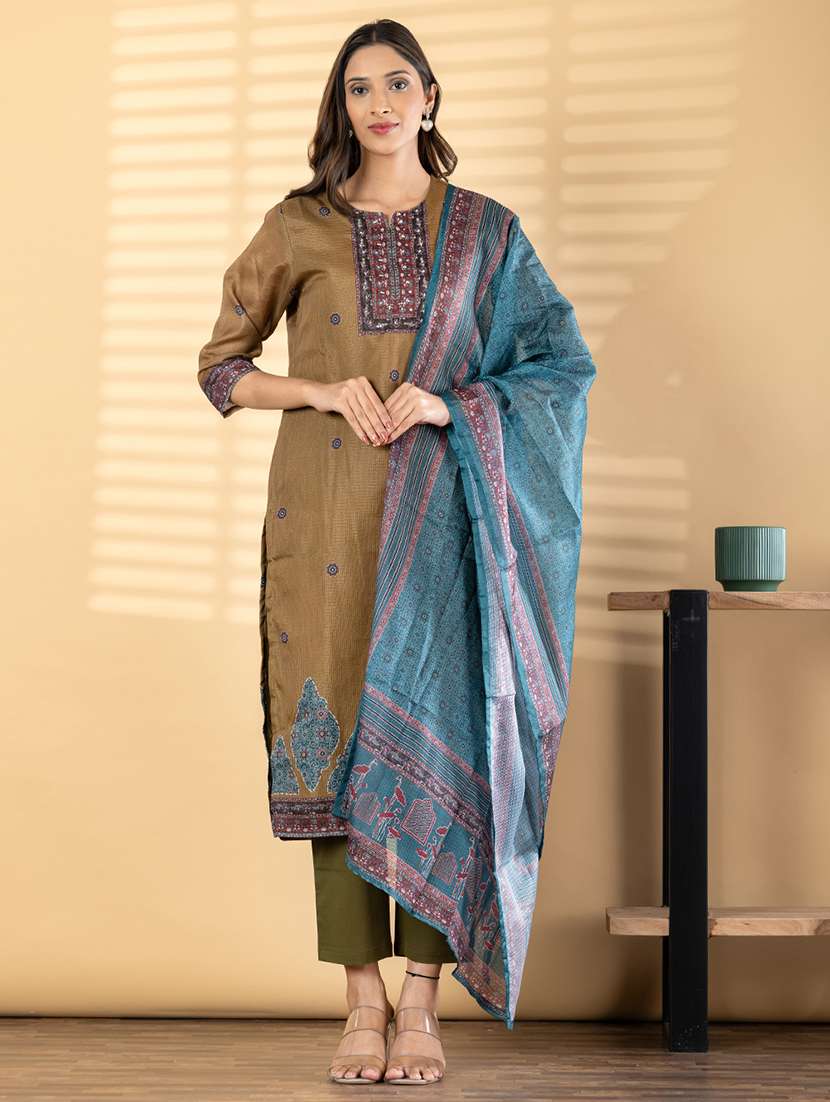 women printed three quarter sleeves kurta pant set with dupatta