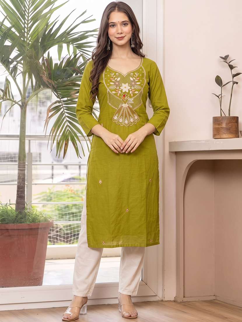 wwomen embroidered sweatheart neck straight kurta