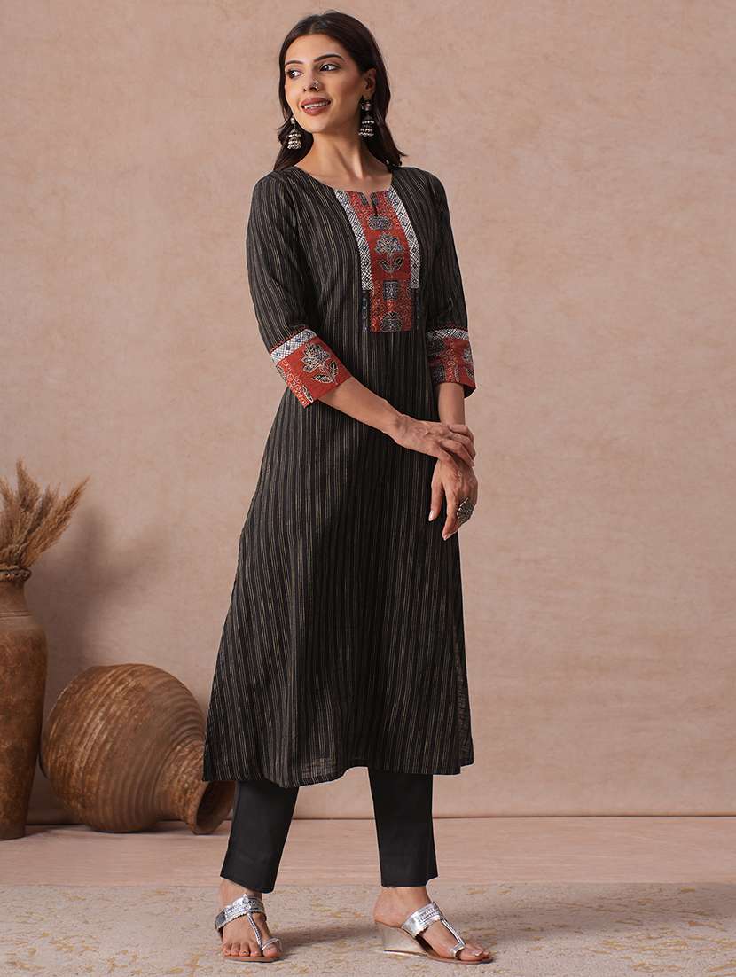 Women Printed Three Quarter Sleeves A-line Kurta - 22665485 -  Standard Image - 3