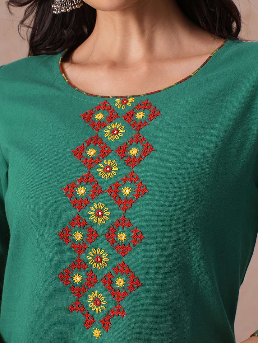 Women Embroidered Three Quarter Sleeves Straight Kurta - 22665489 -  Standard Image - 5