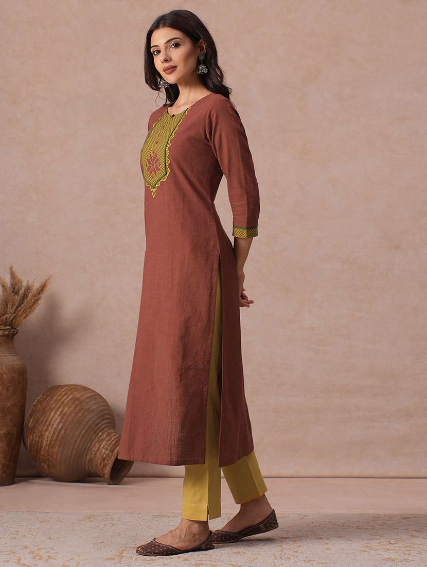 Women Embroidered Three Quarter Sleeves Straight Kurta - 22665491 -  Standard Image - 3