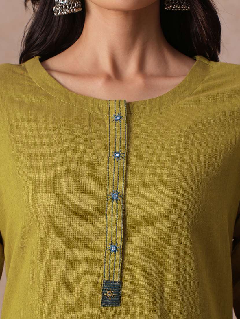 Women Embroidered Three Quarter Sleeves Straight Kurta - 22665494 -  Standard Image - 5