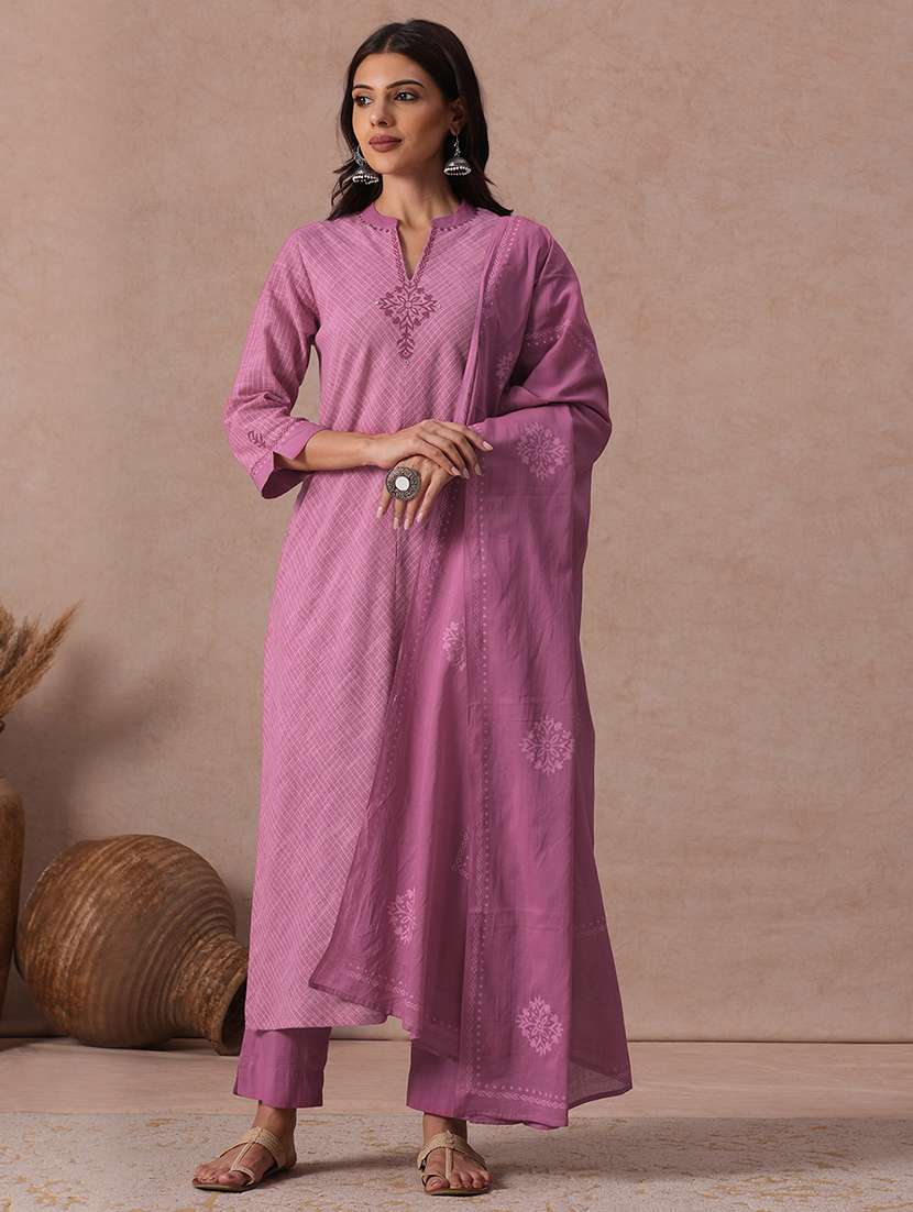 women printed three quarter sleeves kurta pant set with dupatta