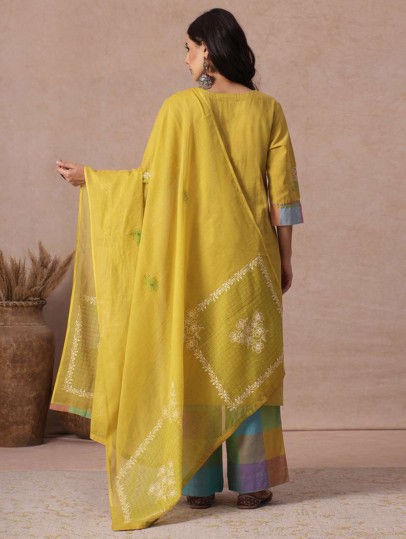 women printed three quarter sleeves kurta palazzo set with dupatta - 22665503 -  Standard Image - 3