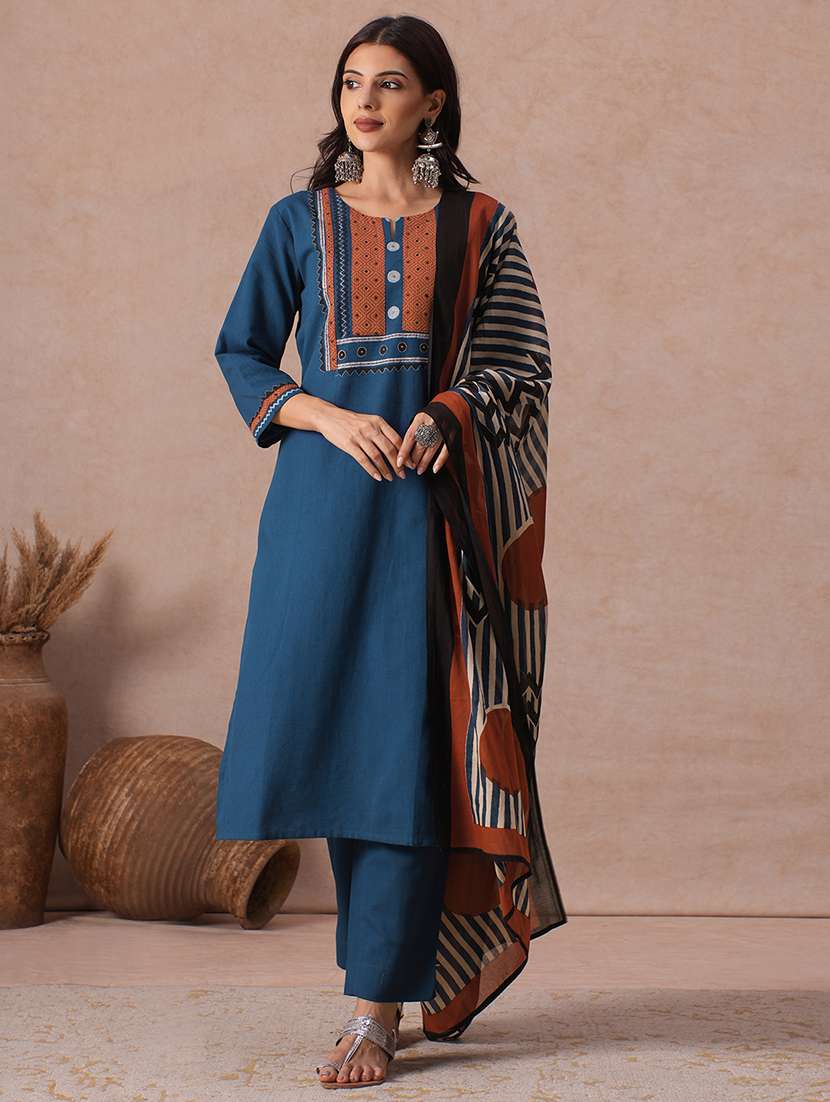women printed three quarter sleeves kurta pant set with dupatta