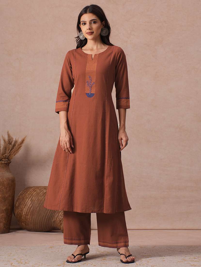 women printed three quarter sleeves kurta pant set 