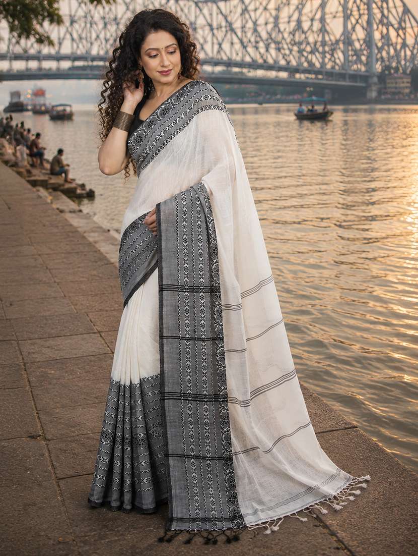 women solid with bordered handloom saree with blouse