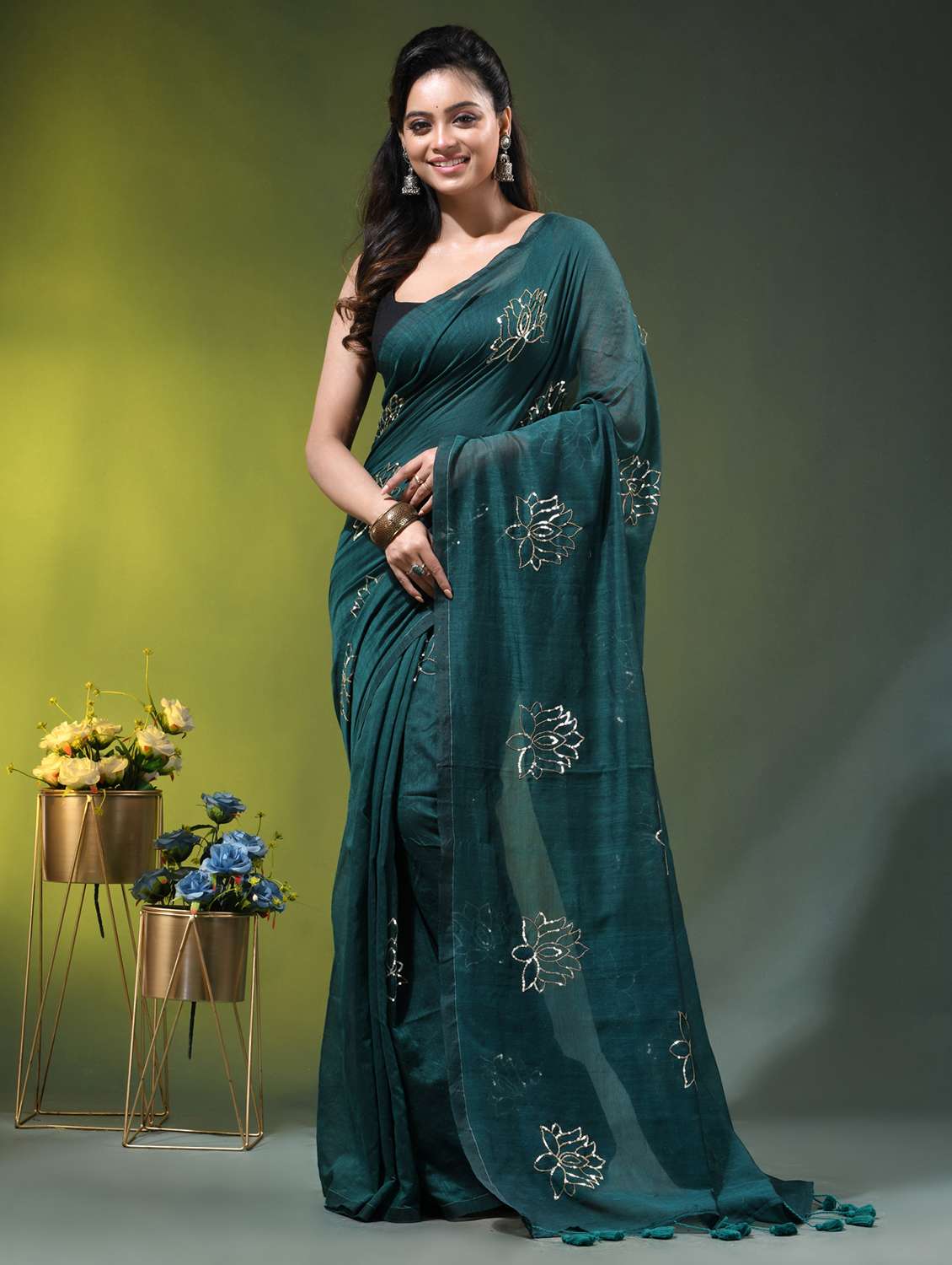 women solid with work handloom saree