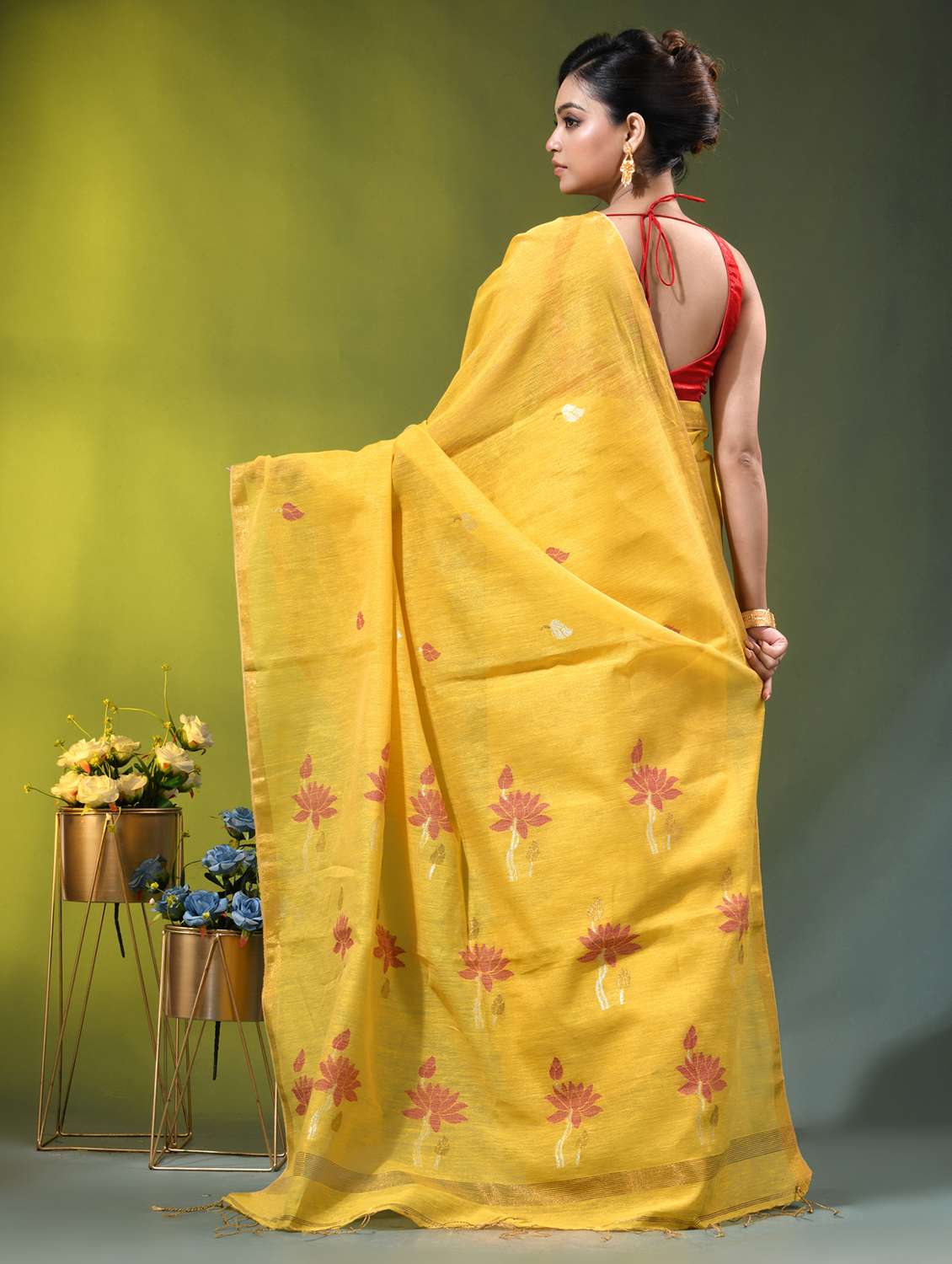 Women Self Design Handloom Saree With Blouse - 22686228 -  Standard Image - 3
