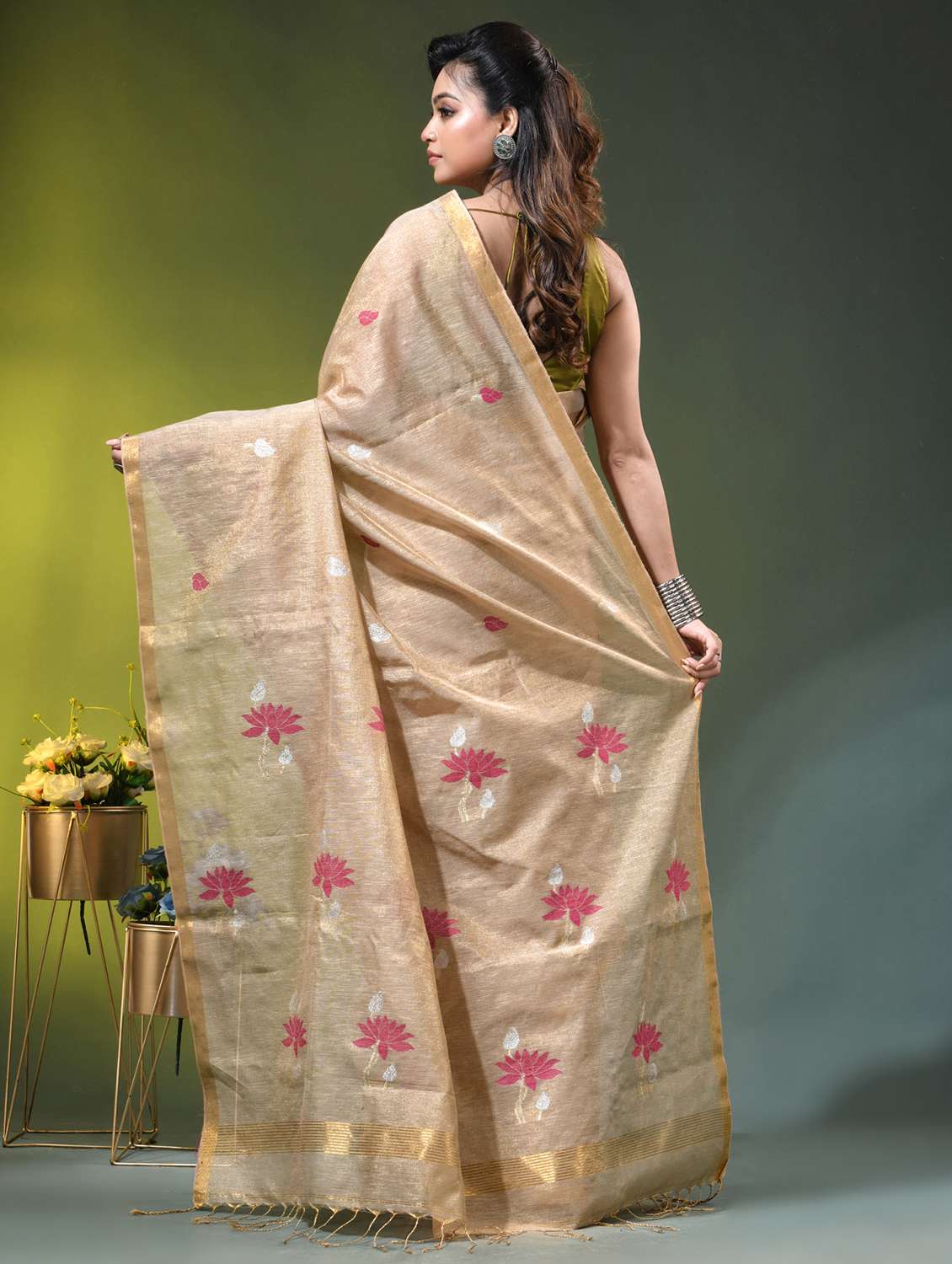 Women Self Design Handloom Saree With Blouse - 22686229 -  Standard Image - 3