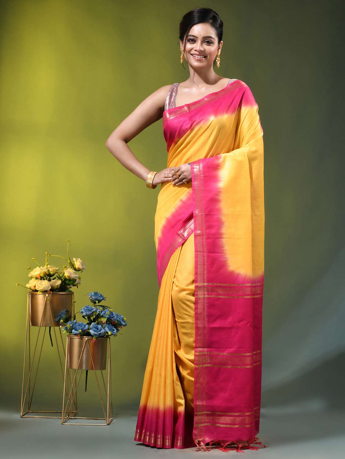women solid with bordered saree with blouse