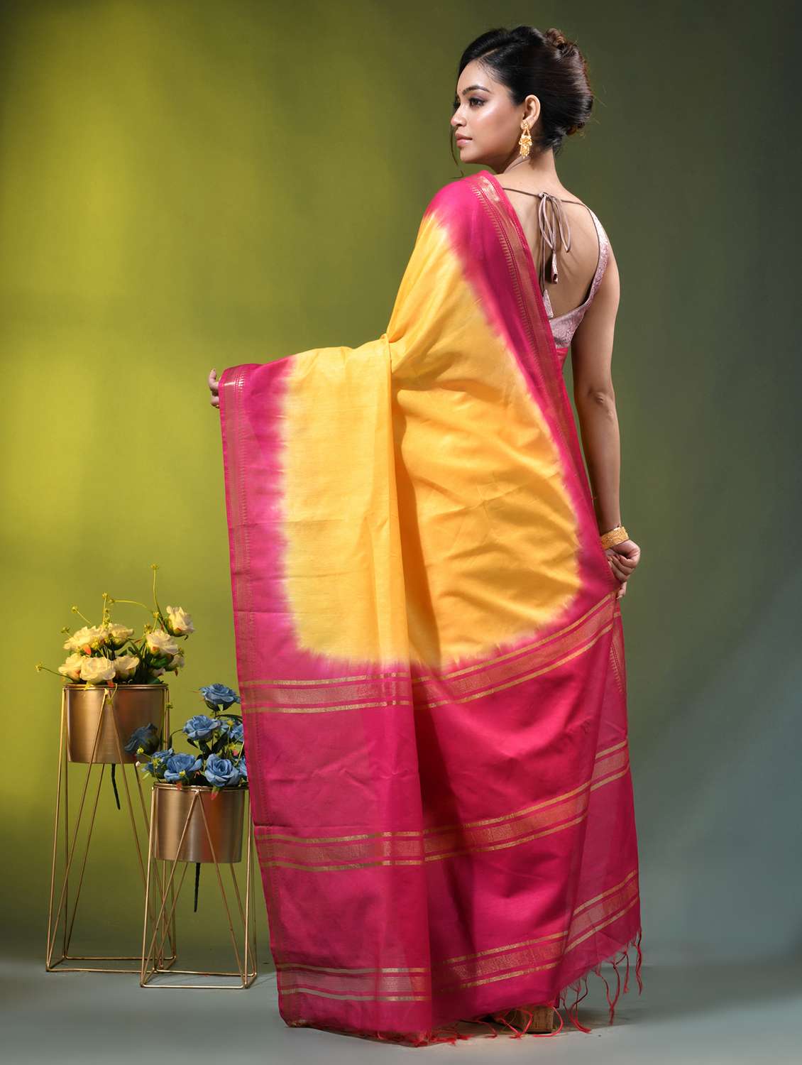 women solid with bordered saree with blouse - 22686238 -  Standard Image - 3